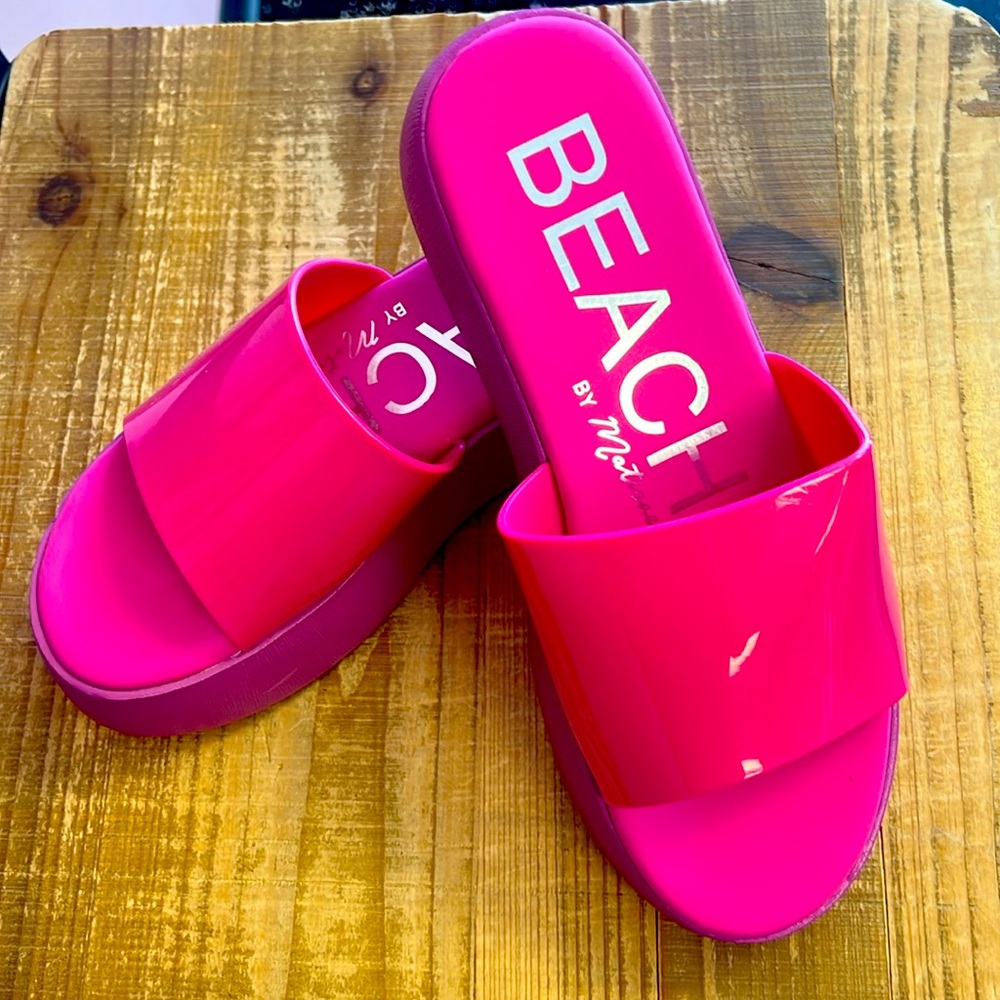New hot pink wedge slide💗
